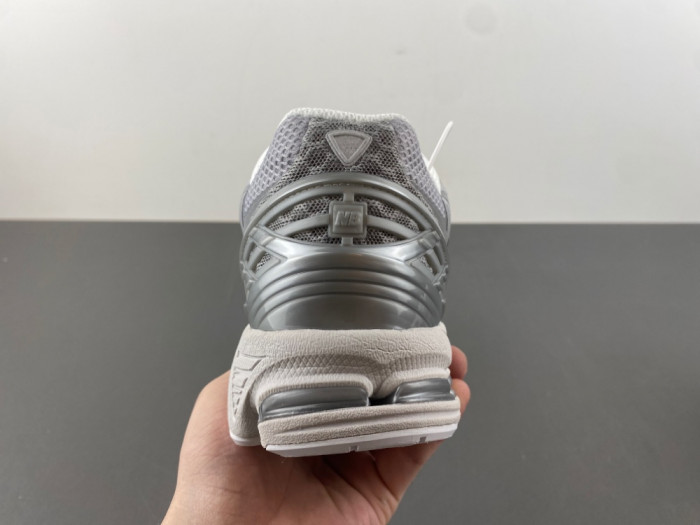 New Balance 1906W Silver Metallic U1906WFE