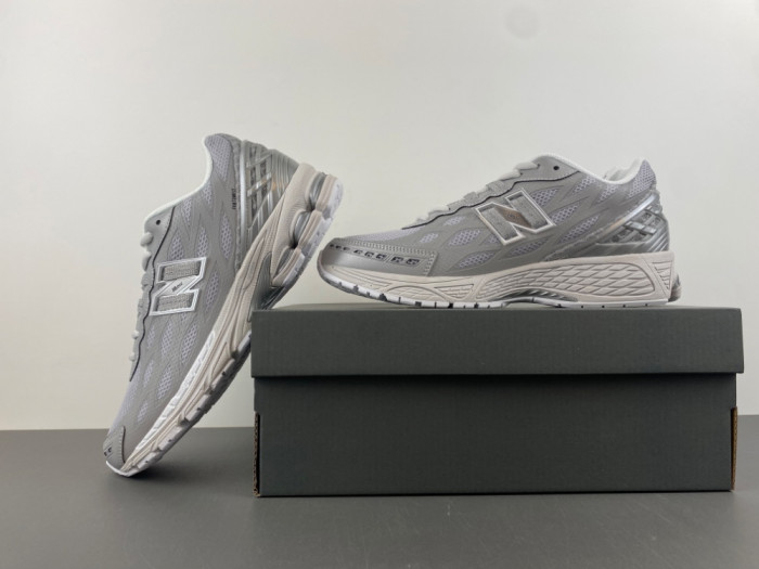 New Balance 1906W Silver Metallic U1906WFE