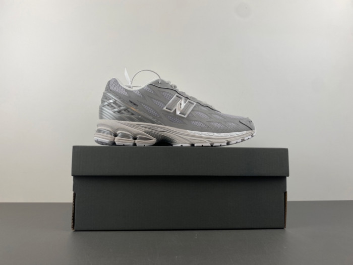 New Balance 1906W Silver Metallic U1906WFE