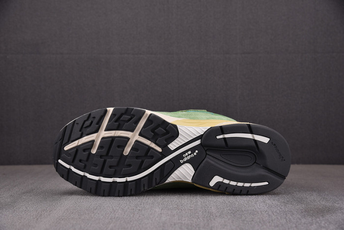 new balance 993 miusa teddy santis chive u993gw